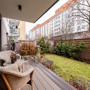 Kierbedzia 6 - Bezplatny Podziemny Parking - Free Parking - Piekny Ogrodek Z Tarasem - 2km Lazienki Krolewskie - Wifi - Smart Tv 50 Cali - Good Apartament Warszawa